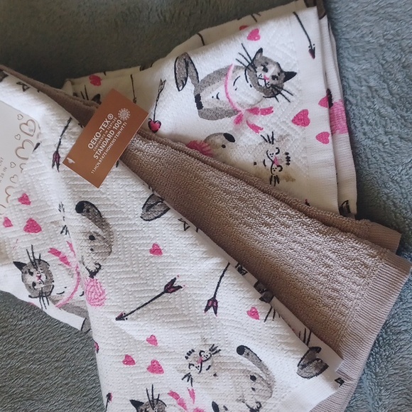 NWT Cats in Love and Cupids Arrows Set of 3 Kitchen Towels - Picture 3 of 5